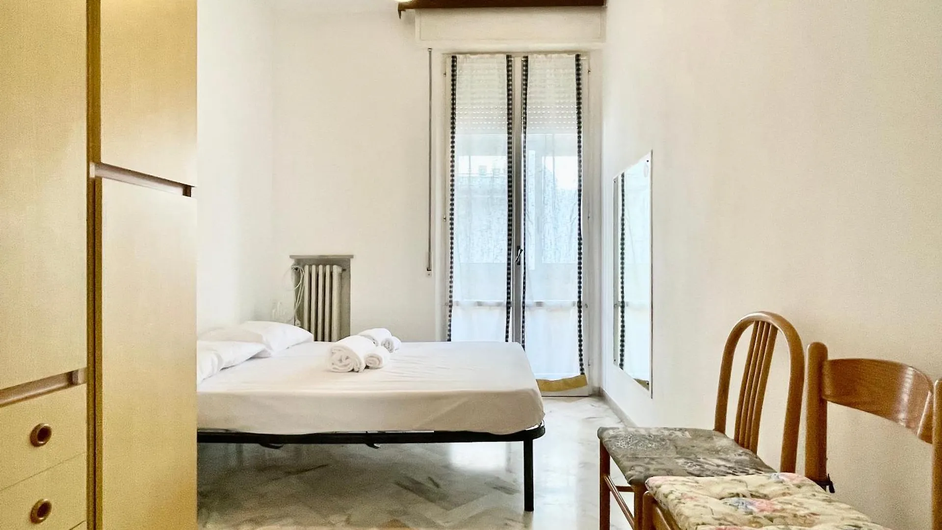 3 Camere Terrazzo E Posto Auto - Praga 36 Rimini 0*,  Italien