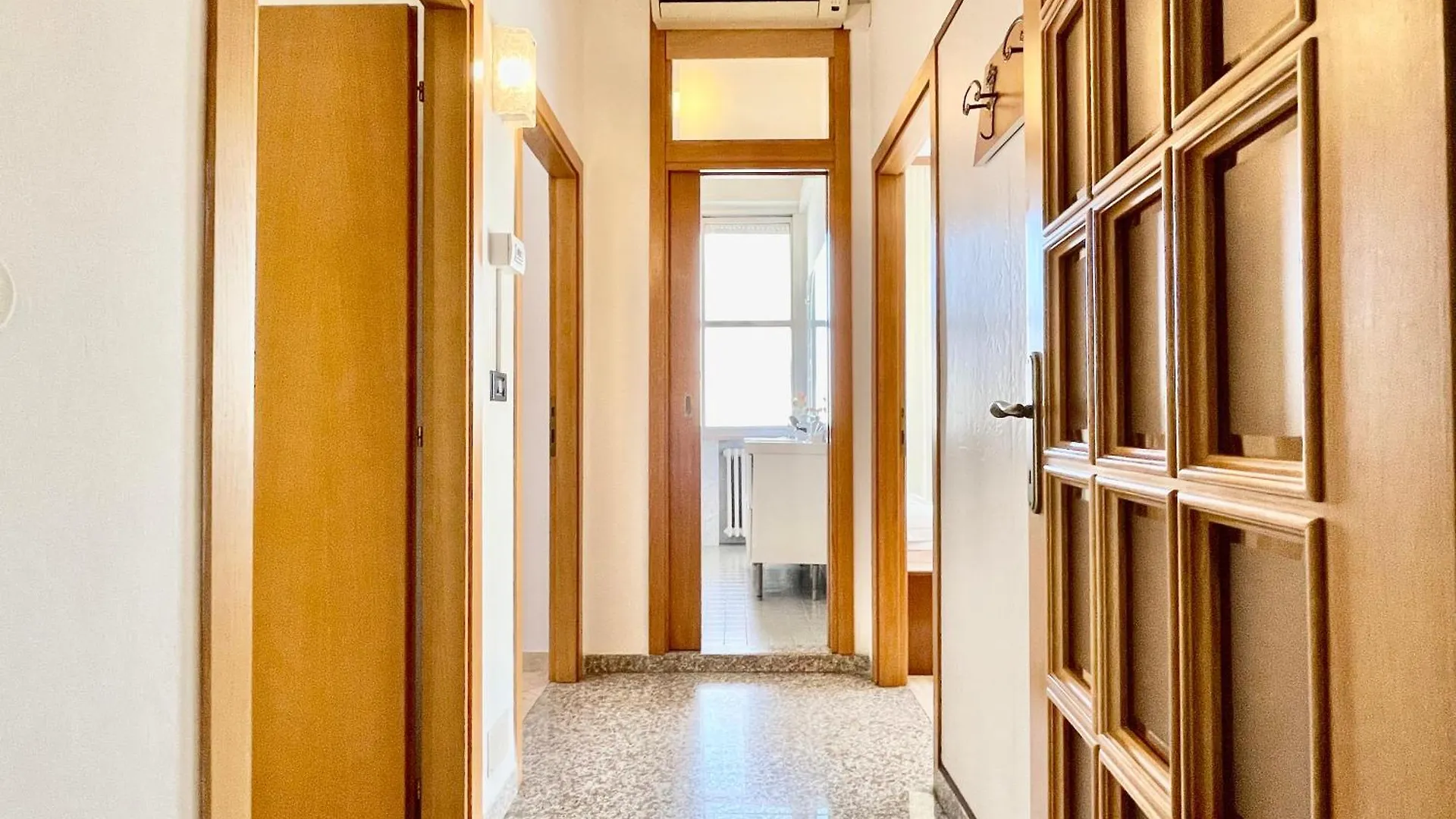 3 Camere Terrazzo E Posto Auto - Praga 36 Rimini 0*,  Italy